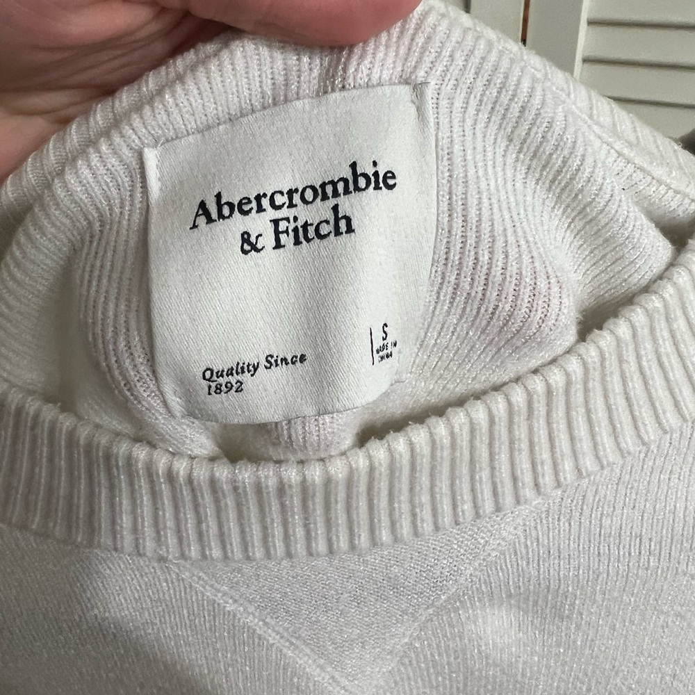 Abercrombie Cropped Sweatshirt - Picture 2 of 2